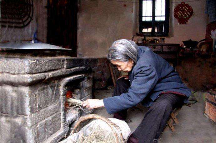 行走在母亲的路上(组诗)