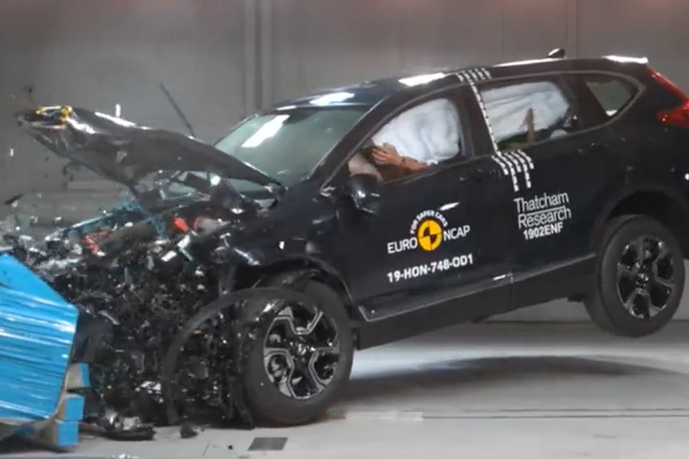 本田CR-V和雷克萨斯UX碰撞对比，谁更结实？