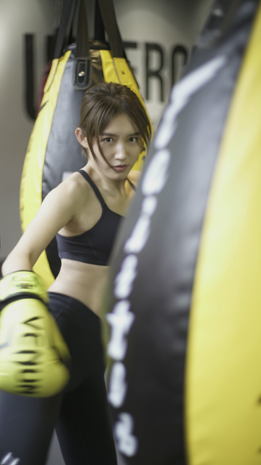 盘点爱健身的明星刘亦菲秀马甲线关晓彤瑜伽苏青的运动强度最大