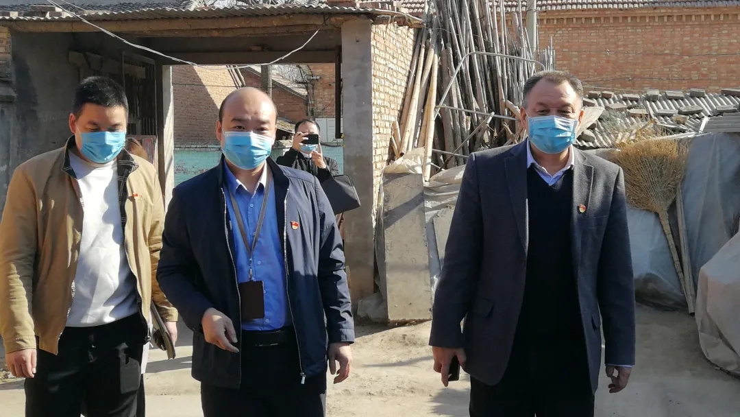 安阳市委常委滑县县委书记董良鸿深入八里营镇铁炉村走访慰问扶贫联系