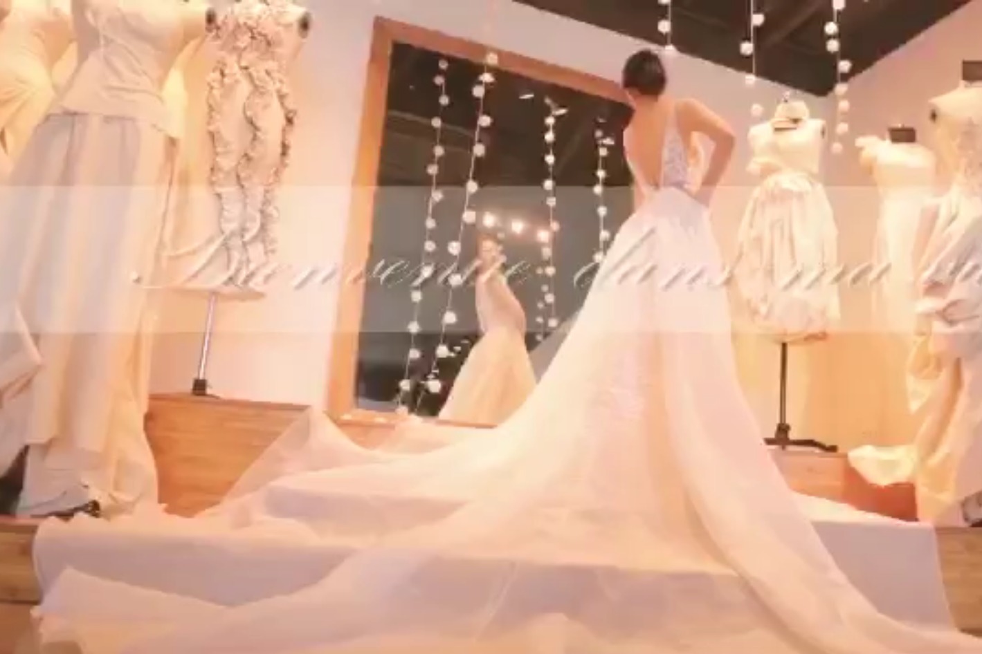 一件婚纱精致制作工艺过程-服装设计婚纱礼服