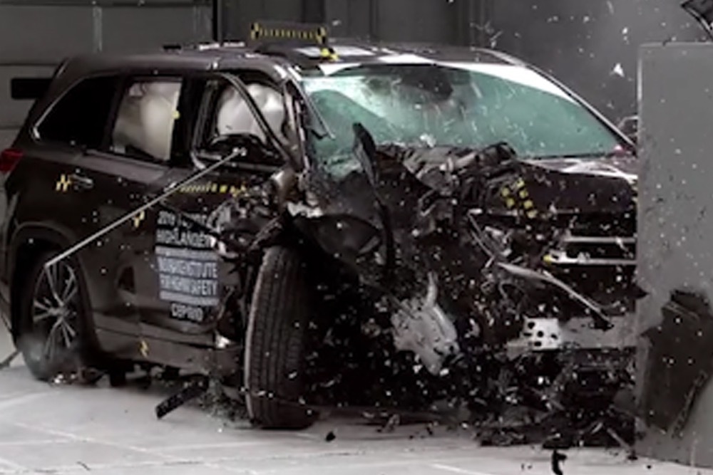 火爆的家用SUV，丰田汉兰达碰撞安全性你还满意吗？