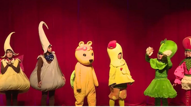 听丑小鸭姐姐讲故事，与拇指熊卜达一起穿越异世界