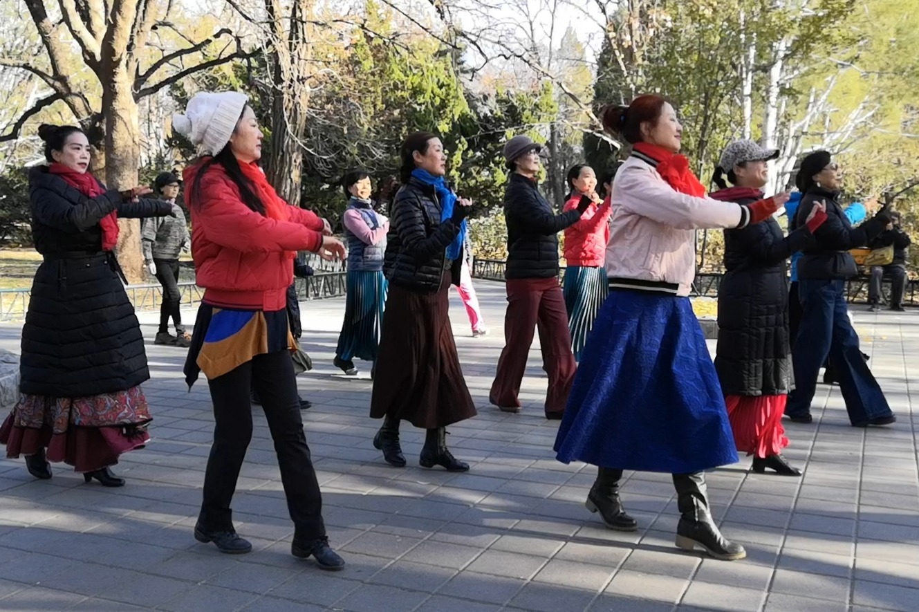 紫竹院广场舞三十步恰恰版，动作简单好看，魅力朵朵舞蹈队