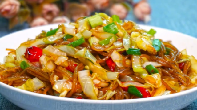 包菜炒粉条加上这一步粉条不坨不粘锅