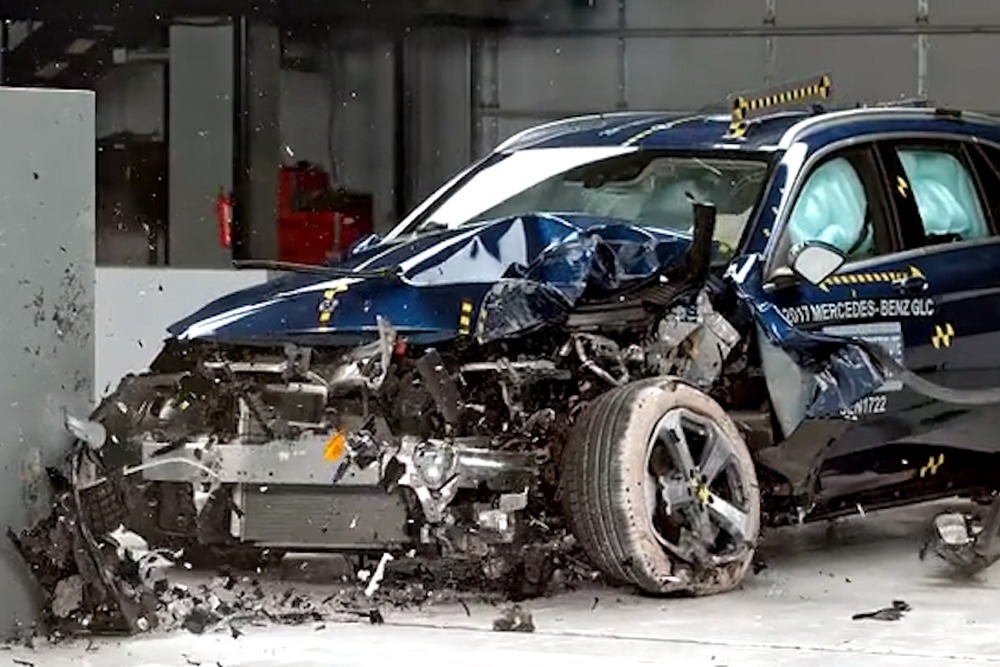 奔驰GLC碰撞测试，豪华SUV结实吗？