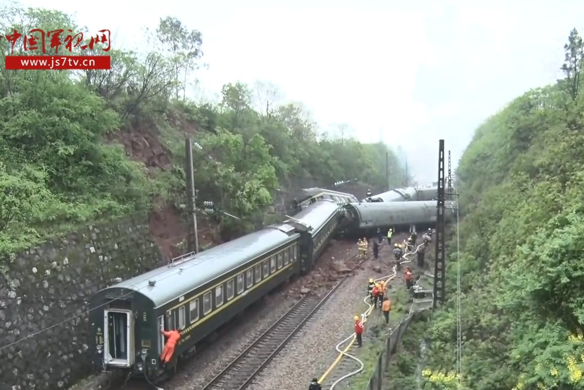 一列客运火车在湖南郴州境内脱轨 致一人死亡 - 中国日报网
