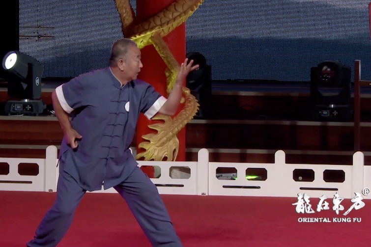 七旬老师傅打“鞭拳”，气势如虹，不输年轻人