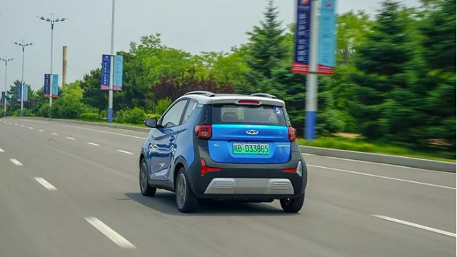 各方面性能强大的奇瑞小蚂蚁侧面的诠释了中国汽车市场的日益强大