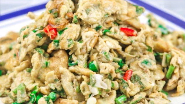 香椿叶炒鸡蛋正确做法，鲜香滑嫩，营养美味