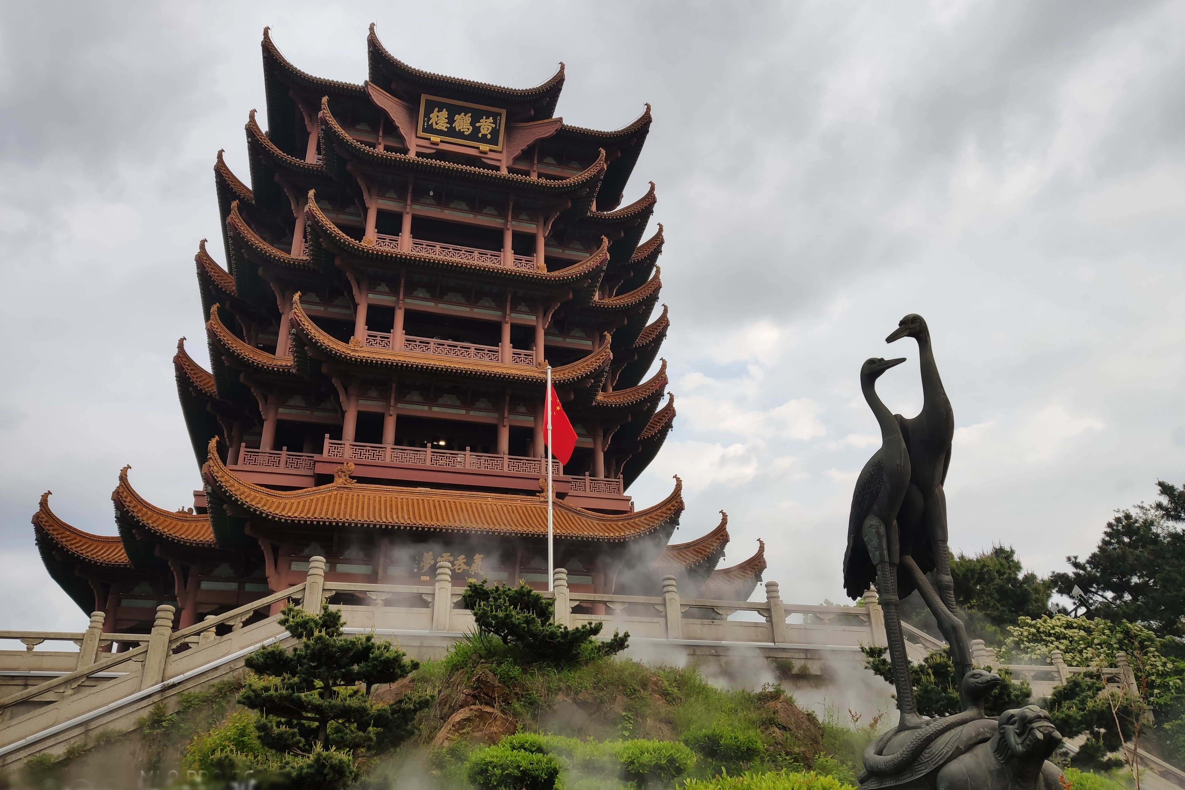 寂寞黄鹤楼只对为武汉拼过命的人而开