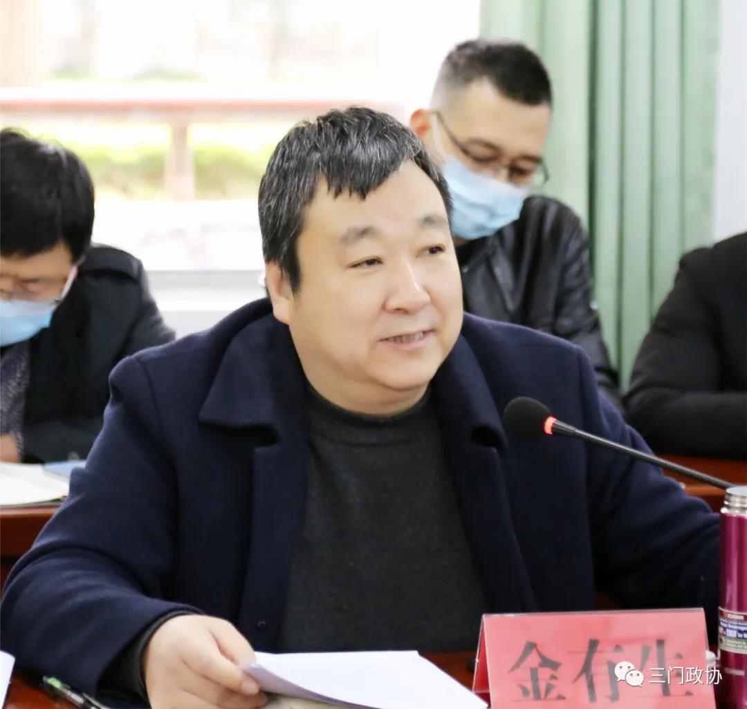 座谈会 座谈会上,三门县教育局局长金有生通报了三门县教育系统疫情