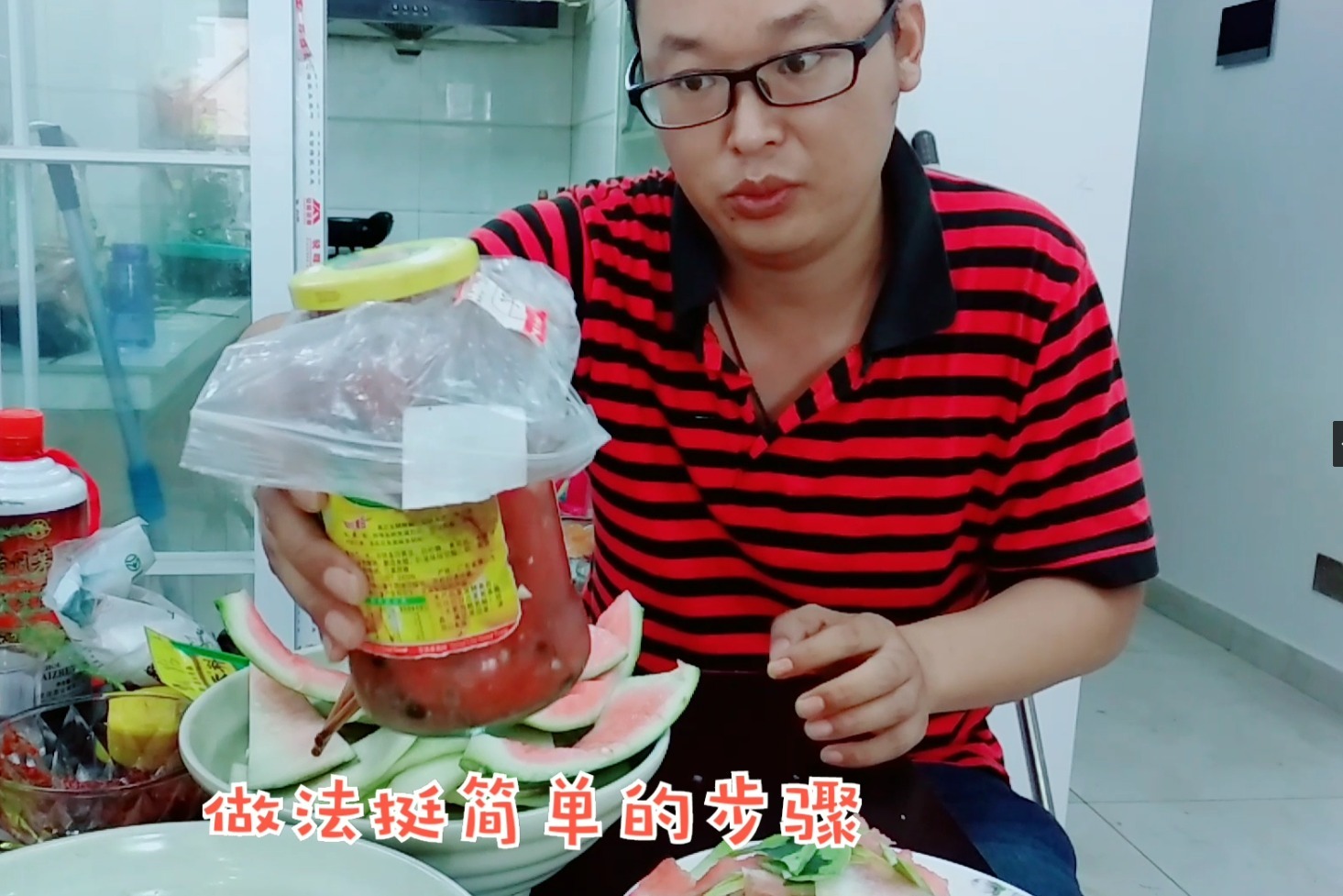 西瓜可以做豆酱吃，你应该没有吃过？做法简单，记忆中妈妈的味道