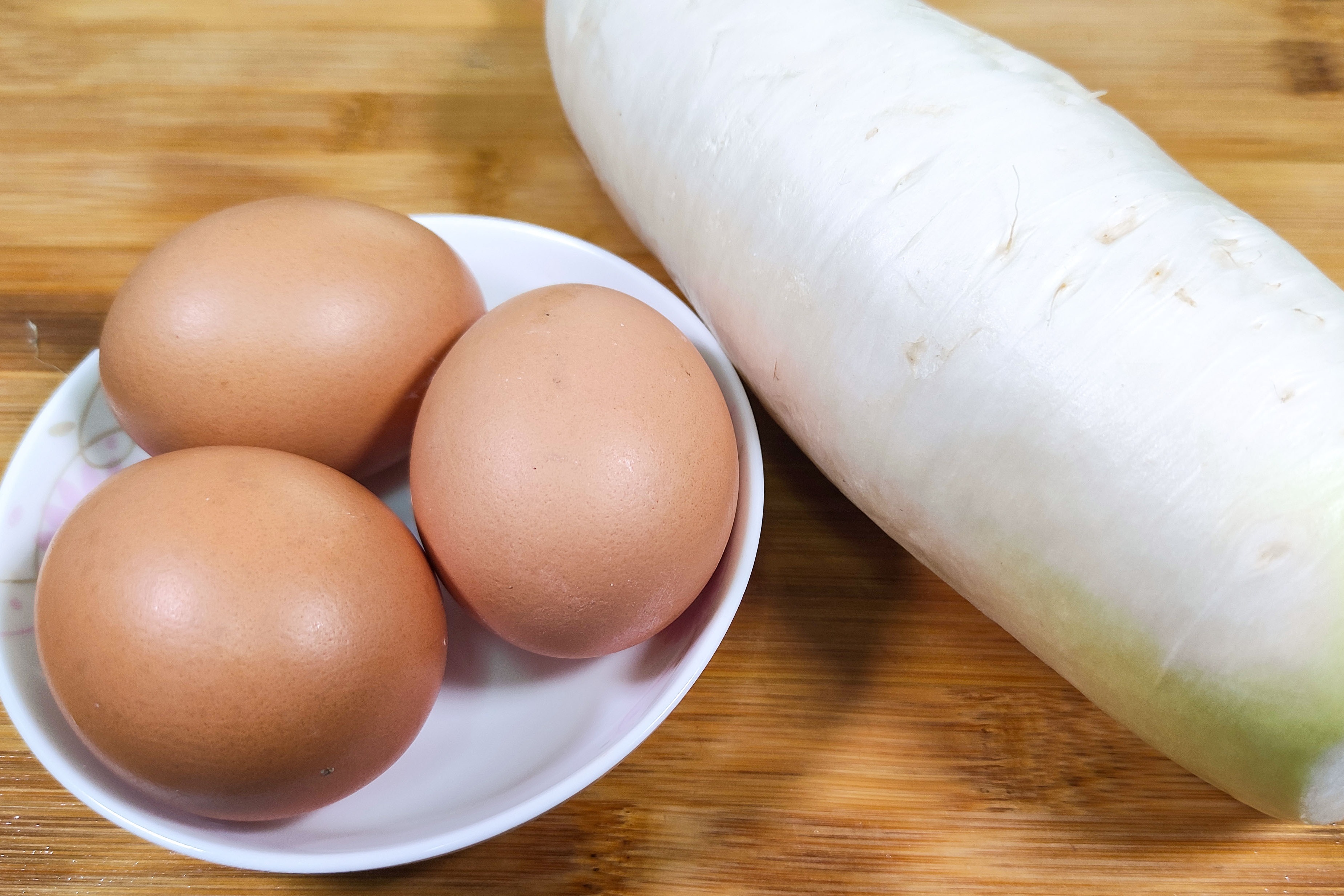 白萝卜加3个鸡蛋,孩子点名喝的汤,开胃解腻,我家一周吃3次