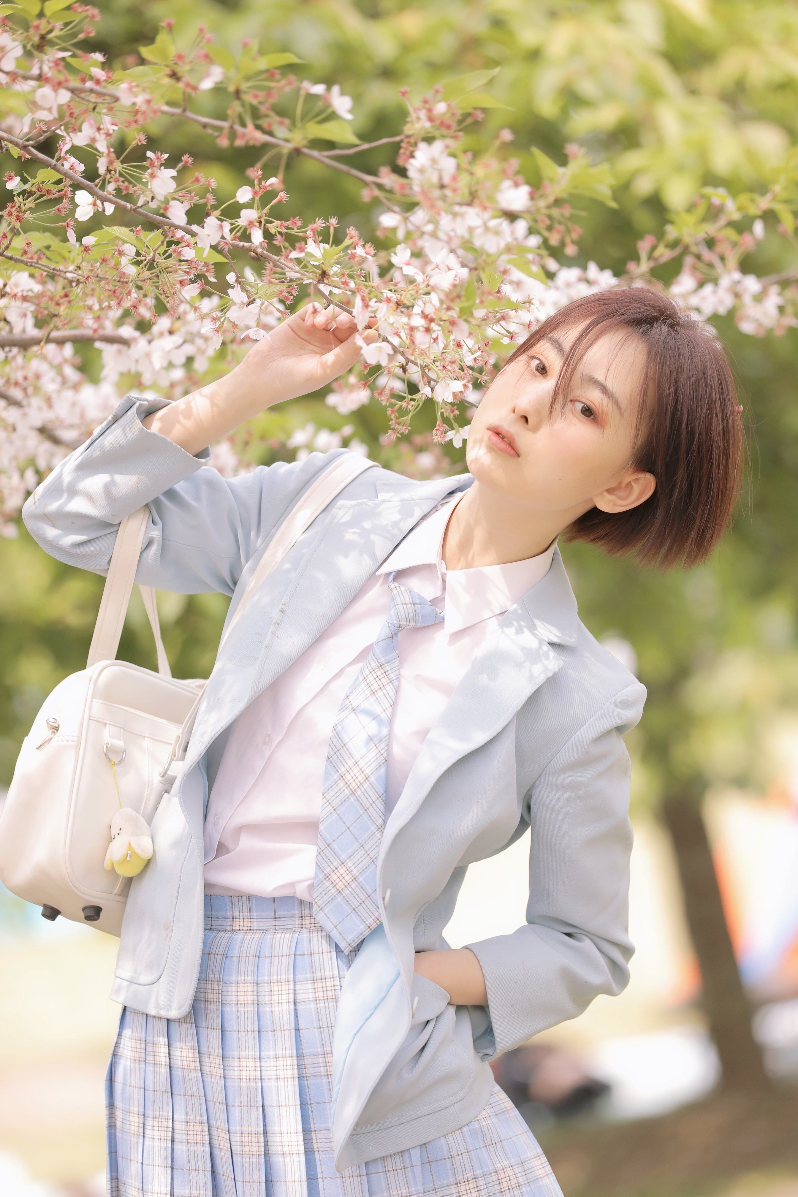 90后美女艺人刘鱼清纯校园风写真