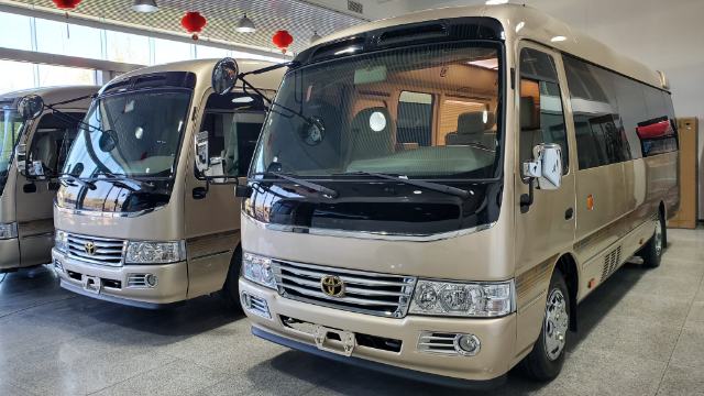 丰田考斯特14座超VIP接待豪华版实拍