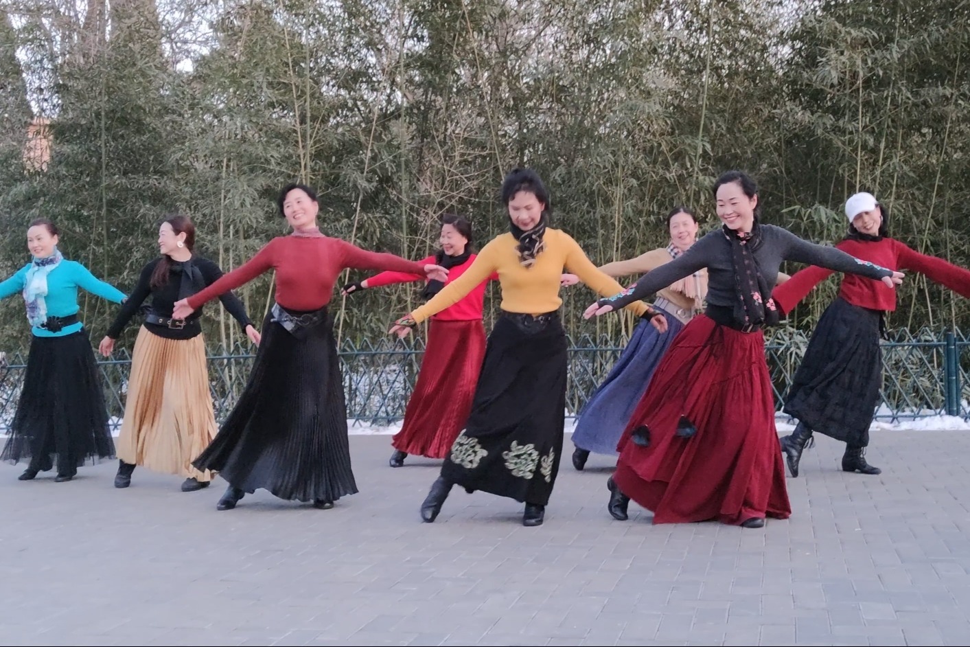 广场舞《想西藏》歌曲好听，舞步整齐好看，紫竹院杜老师舞蹈队