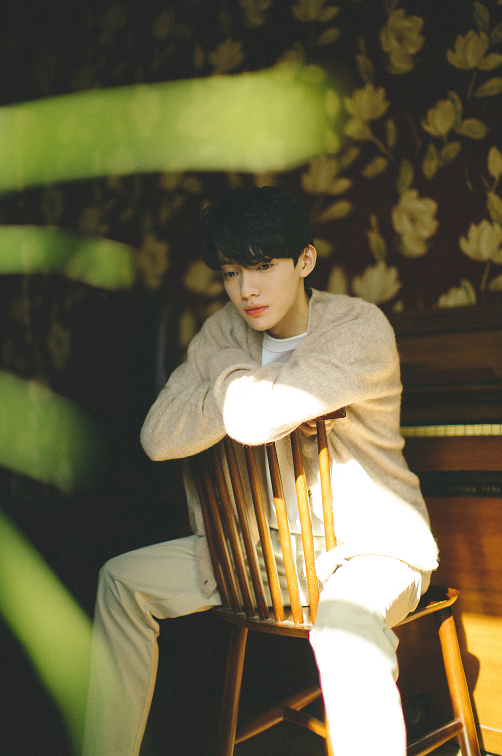 李逸男温暖日系写真曝光 沉静温柔气质尽显__凤凰网