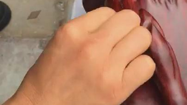 木雕工艺品开裂修复，巧手匠心化腐朽为神奇，修人间残缺。