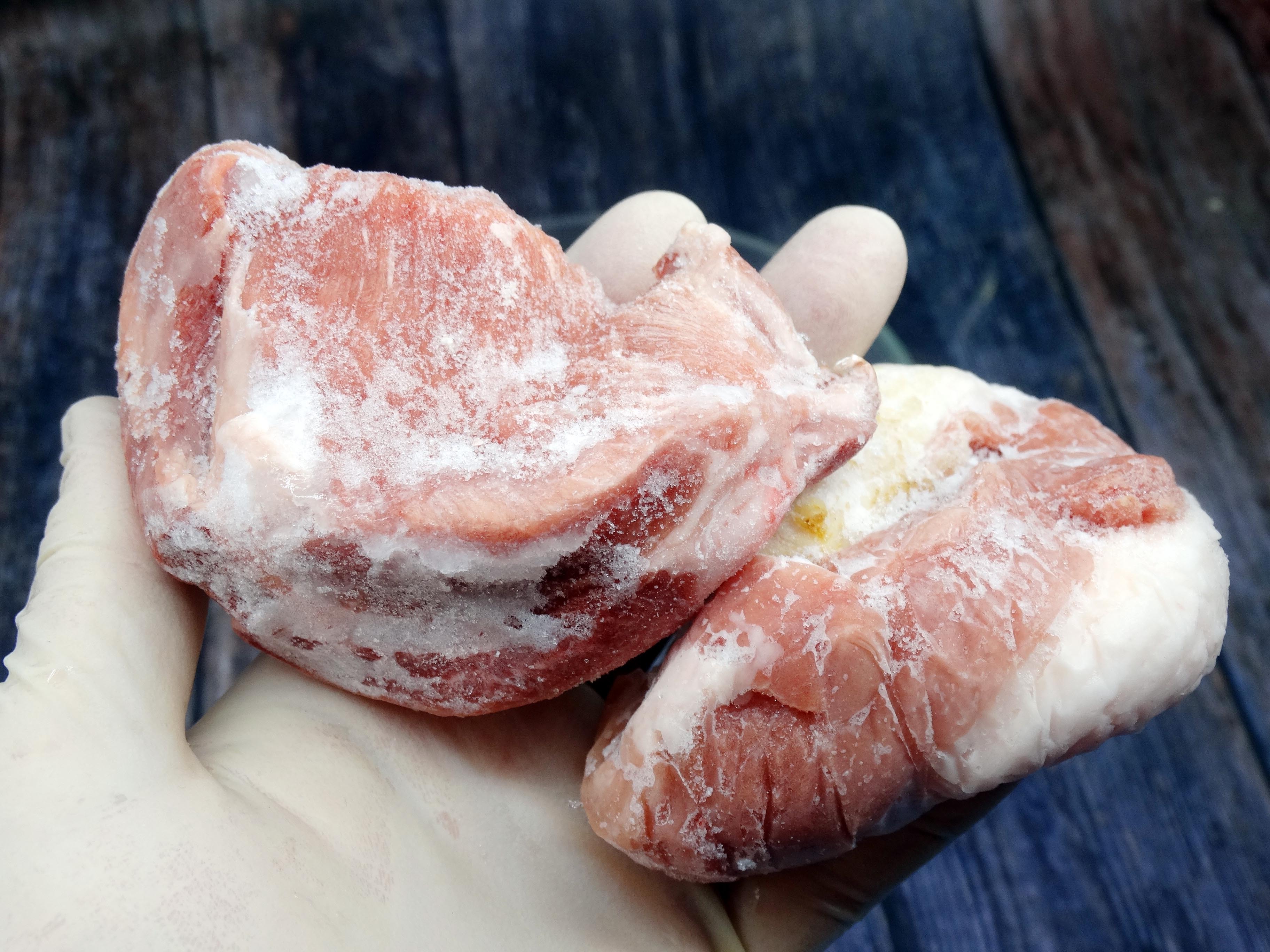 打开凤凰新闻,查看更多高清图片我家冰箱也有很多块冻肉,由于上班嘛