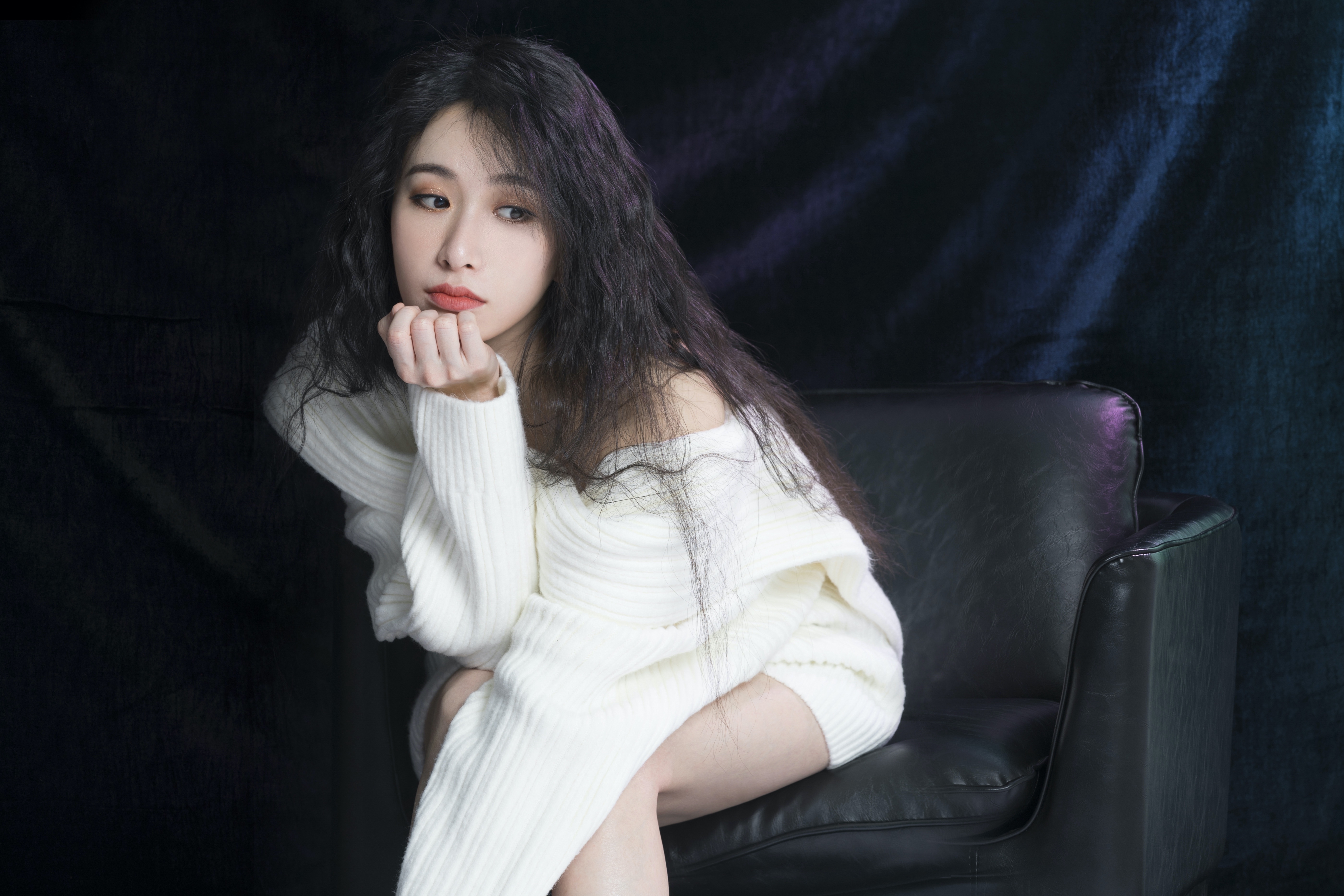 "青衣才女"云卉最新写真慵懒时尚