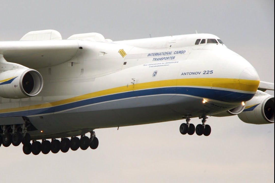 世界最大运输机安225来华商业飞行运送大量医疗物资前往波兰