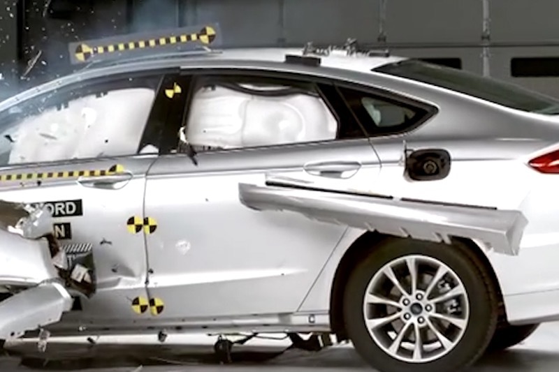 福特蒙迪欧和奥迪A4碰撞对比，买德系还是美系？