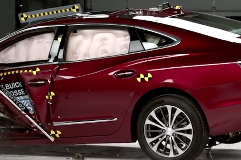 日产天籁和别克君越怎么选？来看碰撞安全性表现