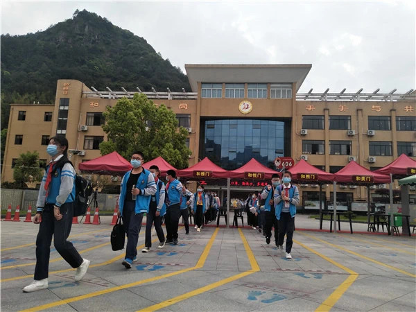 庆元县江滨小学开学别出心裁用特殊红包迎孩子们返校