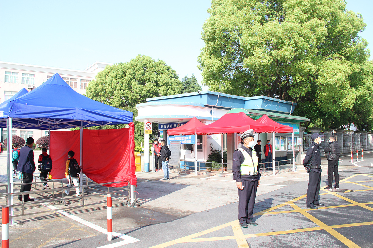 柯桥区安昌中心小学春暖花开遇见可爱的你