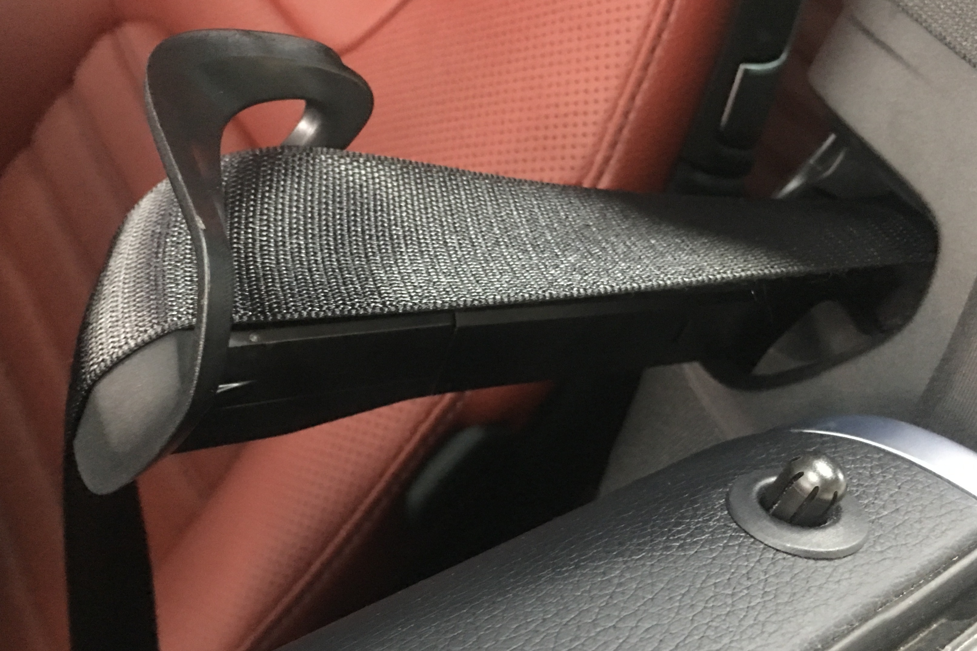 20款奔驰C200轿跑升级原厂安全带推送效果展示