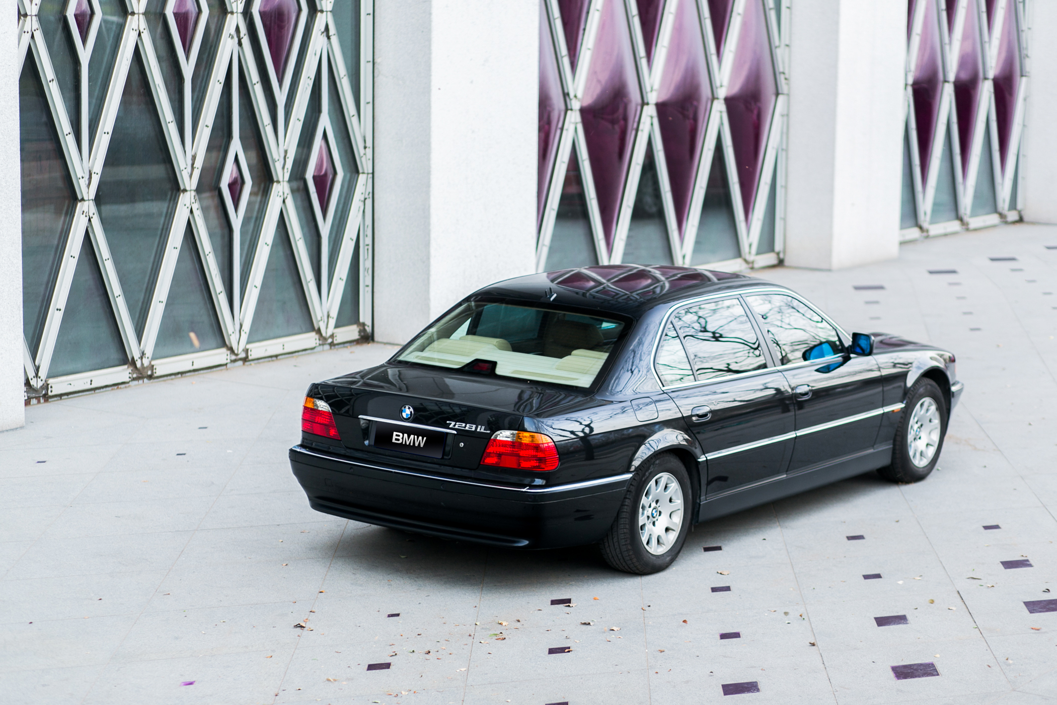 集多项"全球首创"于一身 体验经典老车e38宝马7系