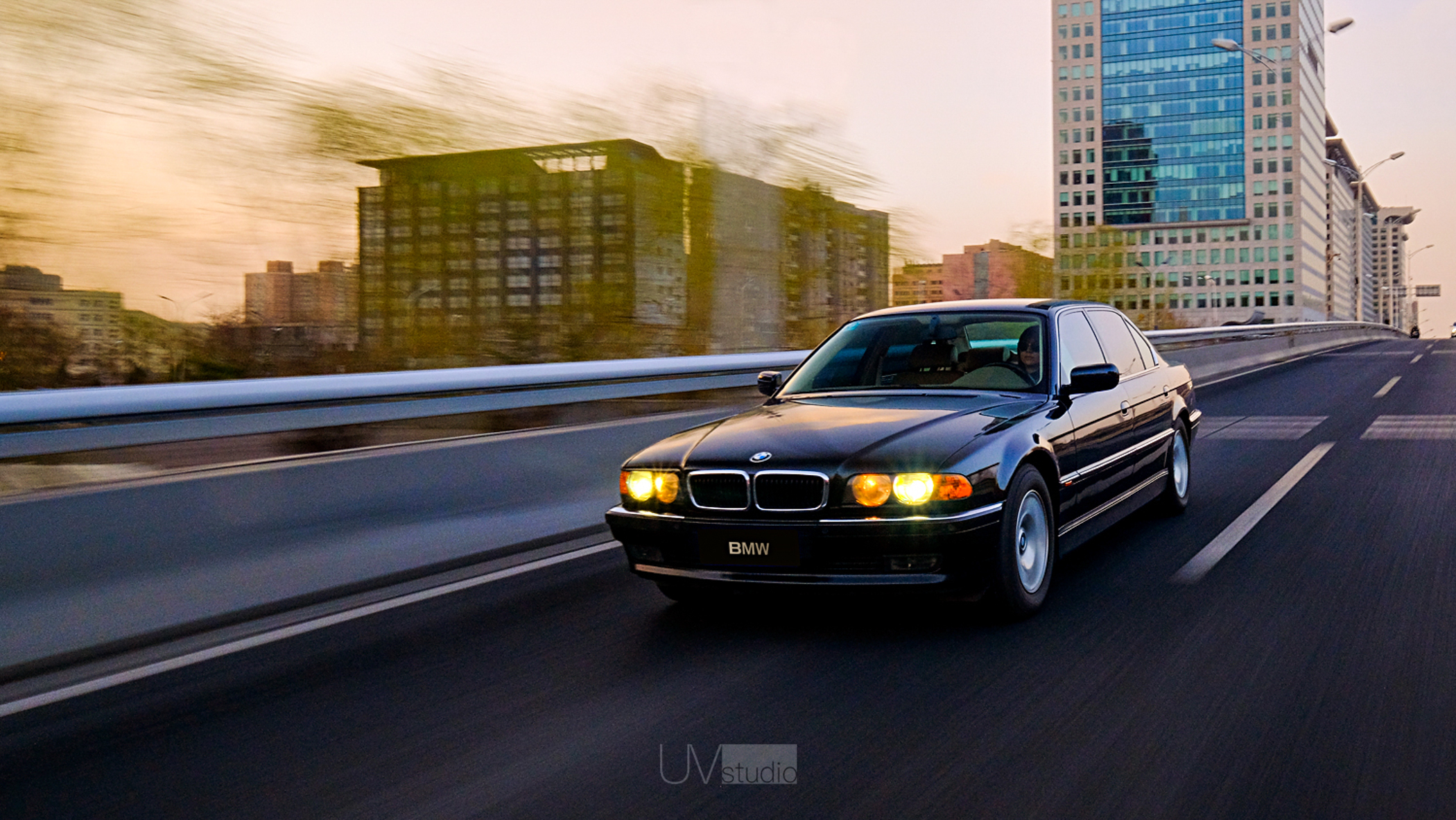 集多项"全球首创"于一身 体验经典老车e38宝马7系