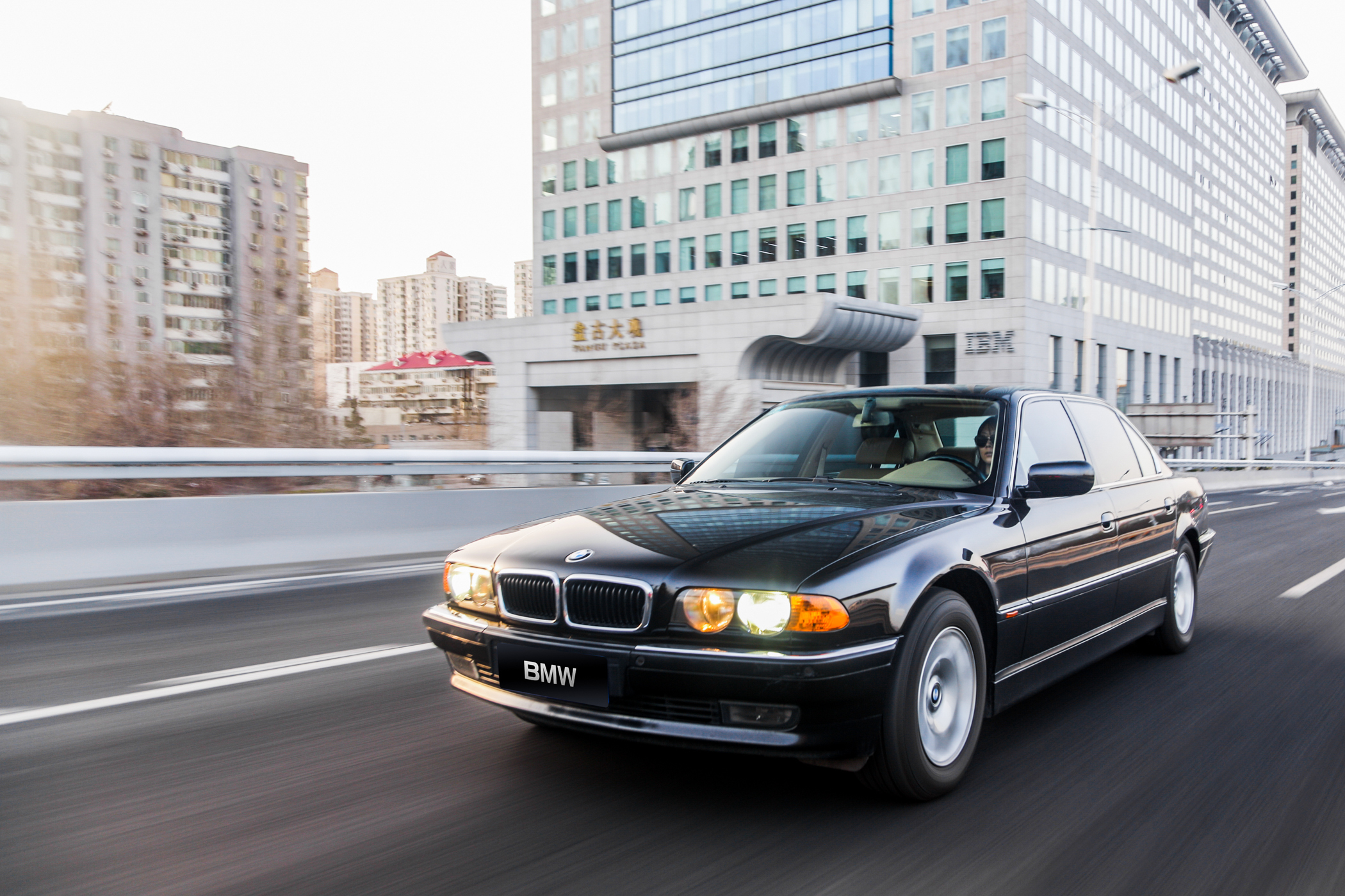 集多项"全球首创"于一身 体验经典老车e38宝马7系