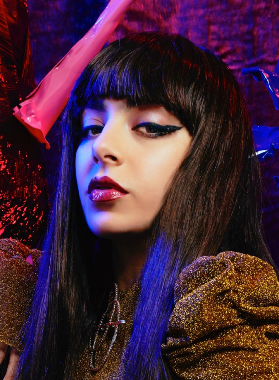 艺术家lukevsmith为charlixcx拍摄