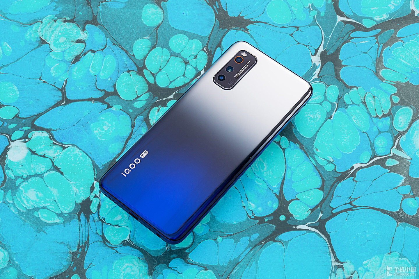 生而为赢iqooneo3图赏夜幕下的色彩碰撞