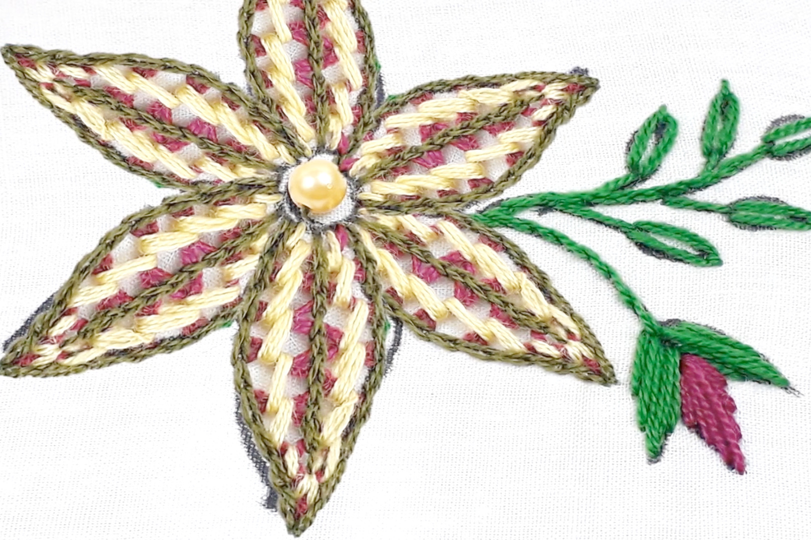 「手工刺绣教程」用针线纪念这极美的春光，绣起一朵鸢尾花