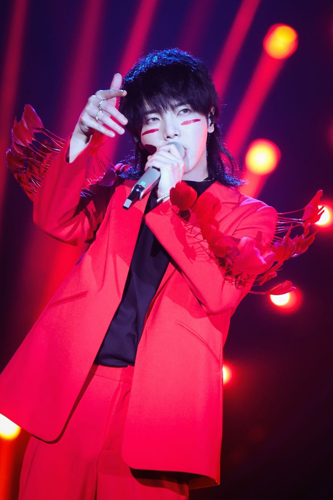 华晨宇《七重人格》上线 "90后首位歌王"自我博弈之作