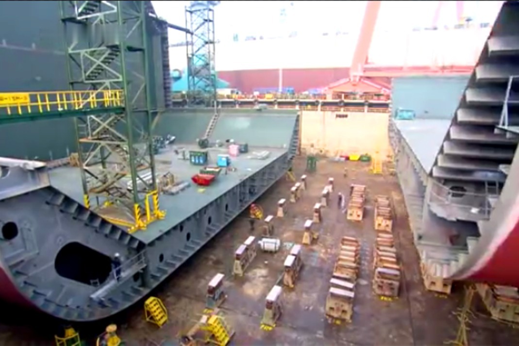 造船厂实拍，大型轮船是如何组装的？原来是一块块拼接起来的