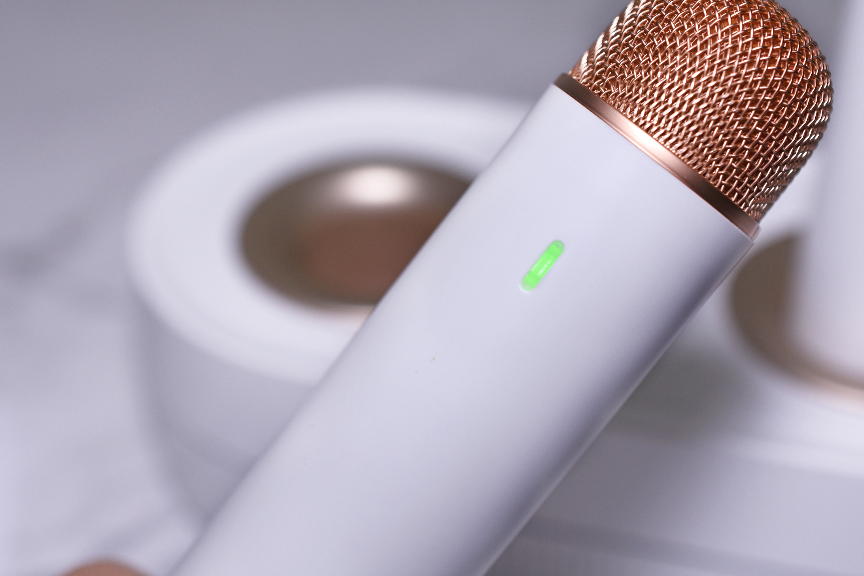 最新入手的这款"在家k歌"神器——纯麦智能点唱机k2,确实很嗨