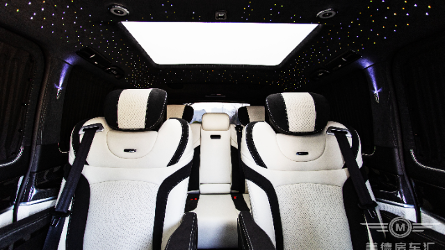 奔驰大白鲨版豪华商务车