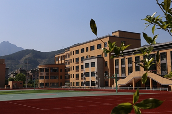 庆元县江滨小学喜获丽水市文明校园称号