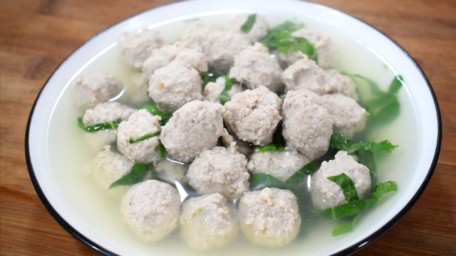 汆肉丸子,鲁西南当地美食,嫩滑有弹性,招待客人最好的一道菜