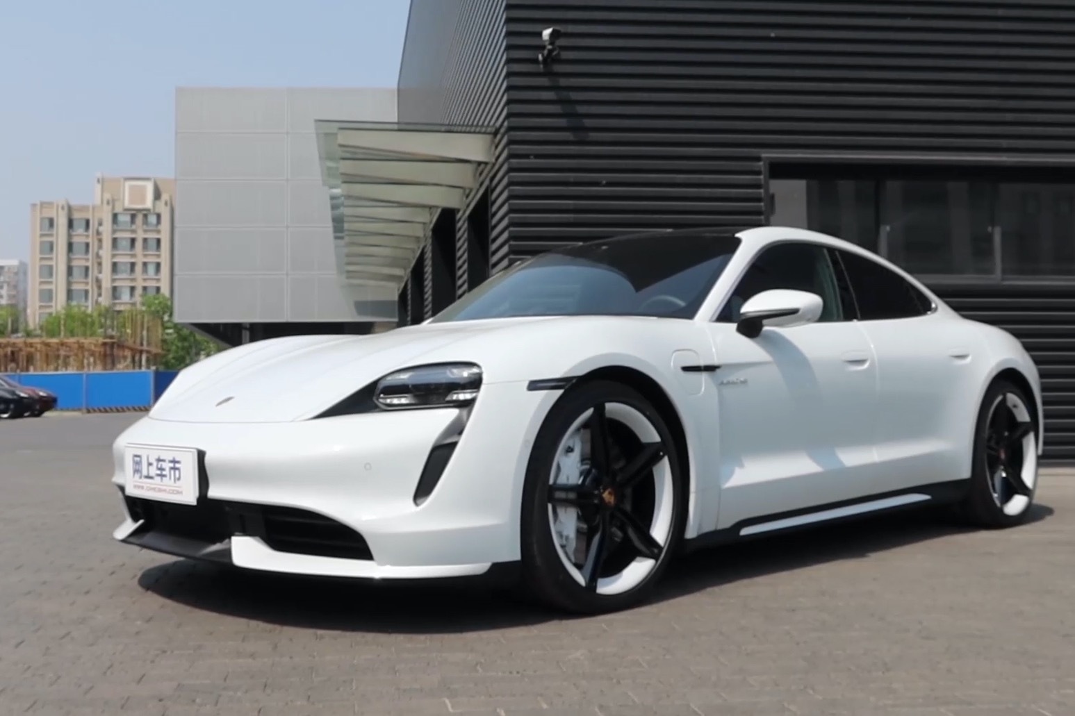 保时捷首款纯电动taycan前脸这些是亮点赶紧来看看