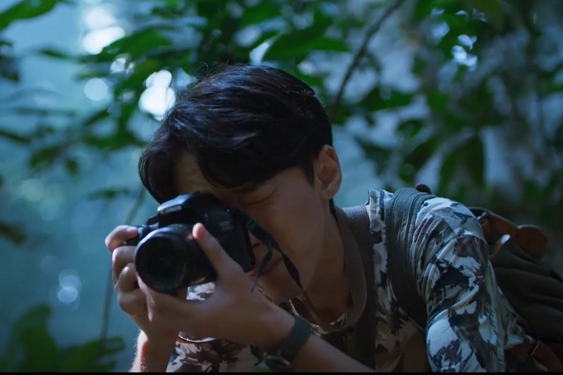 生物教授好奇探测新生物，被巨型变异猪笼草直接吞噬