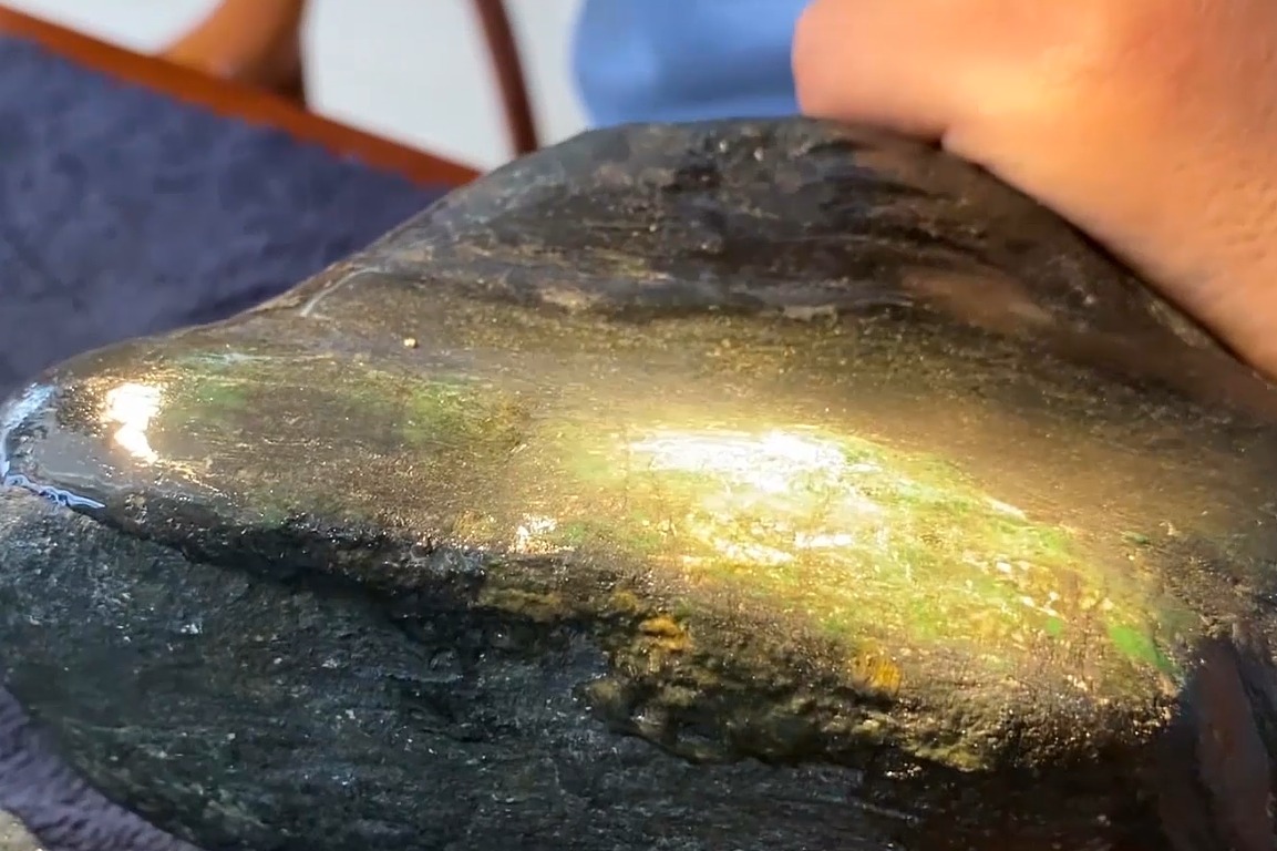 喜闻乐见环节，用水测密度法去辨别玉料的玉肉品质