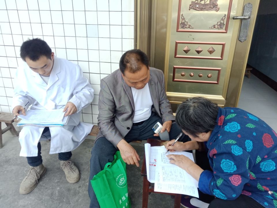 武隆区白云乡：家庭医生签约上门服务，健康扶贫惠民心__凤凰网