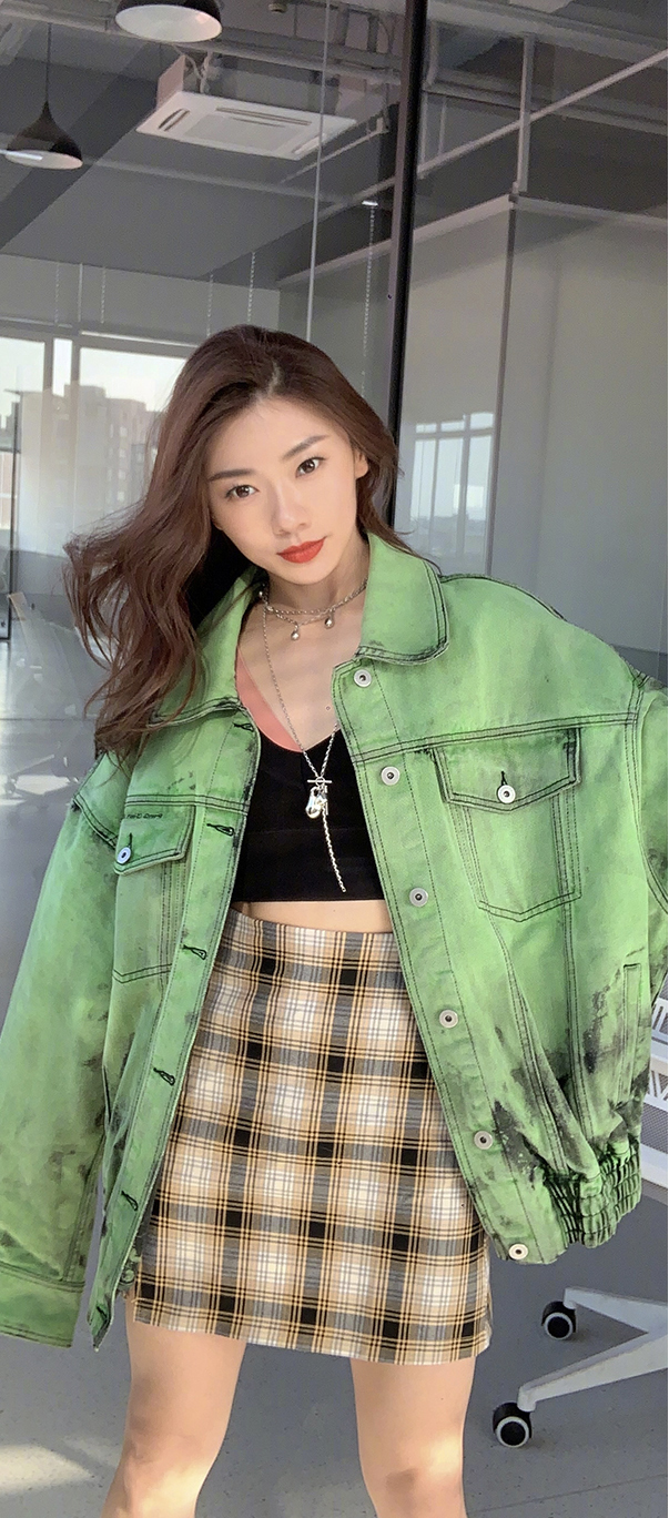 程晓玥太会穿 多种风格随意切换