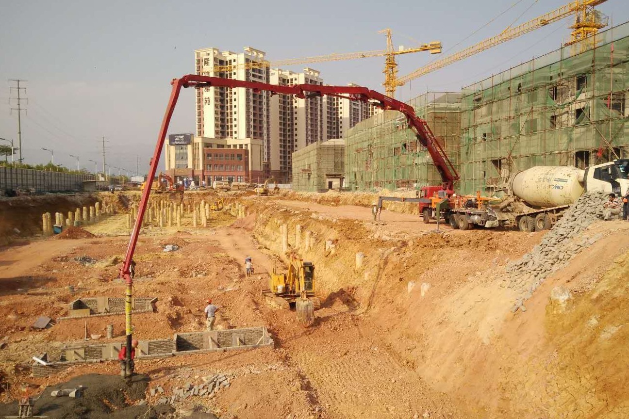 混凝土搅拌机一体天泵车，现场自拌水泥加泵送，移动方便灵活