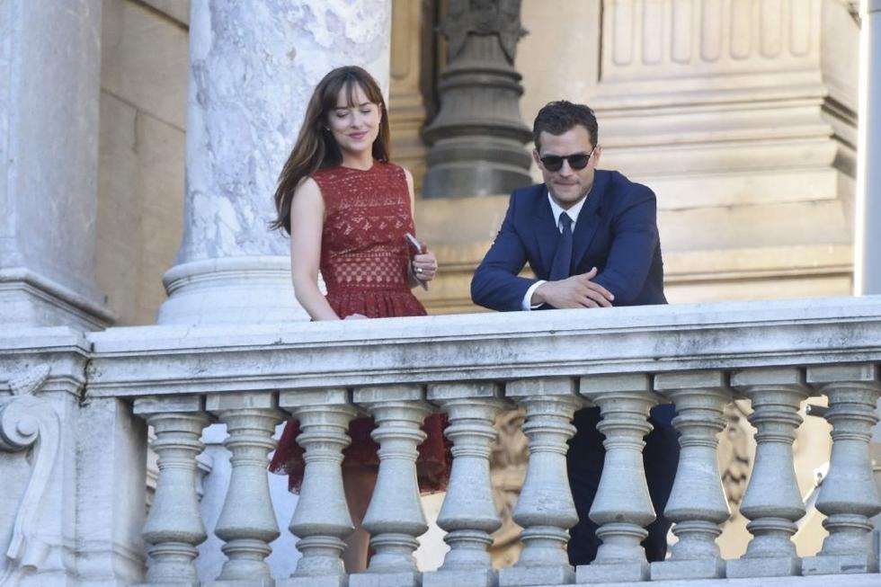 电影《五十度飞》的插曲《Capital Letters》欣赏